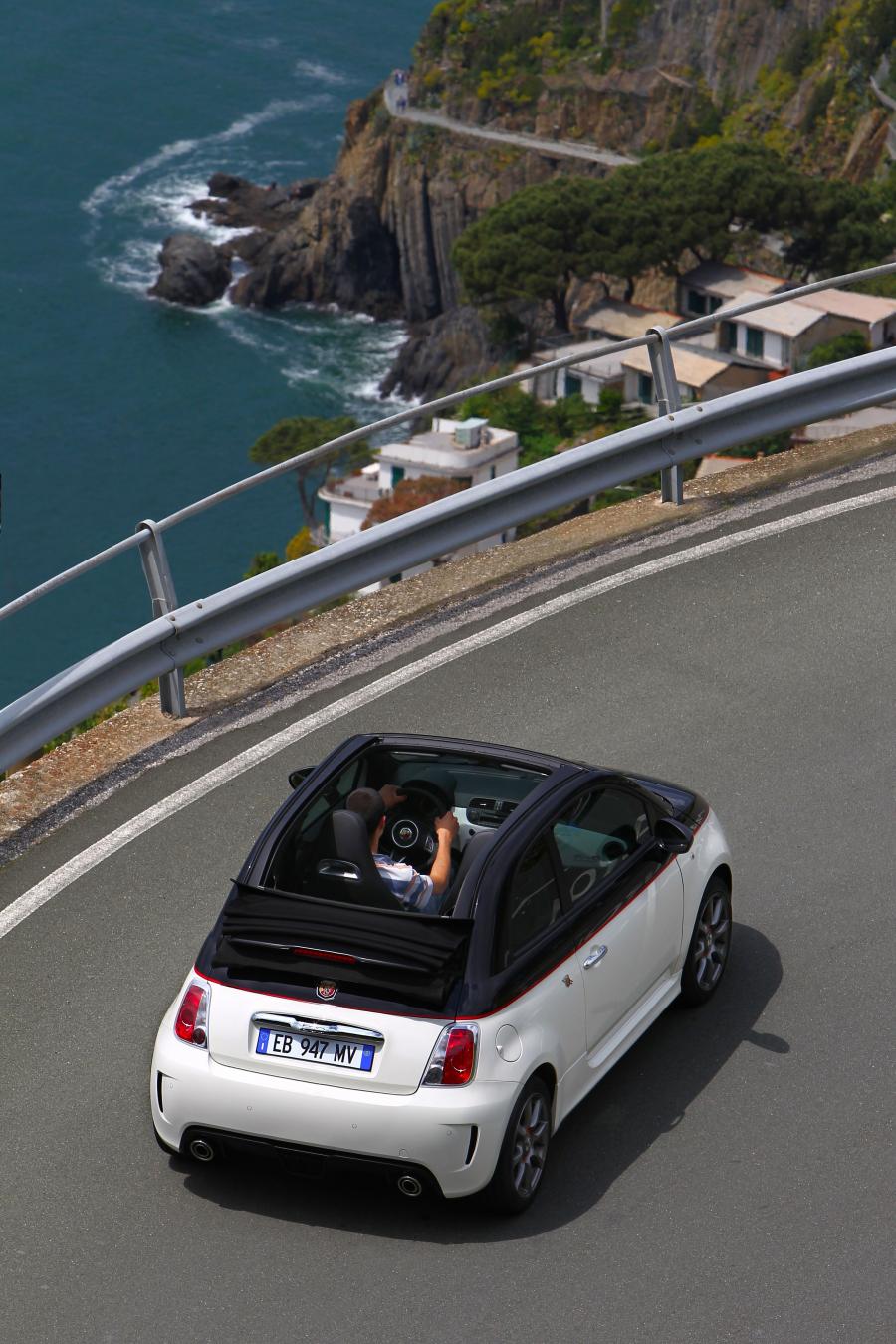  Abarth 500C 2010 года  (фото 16 из 48)